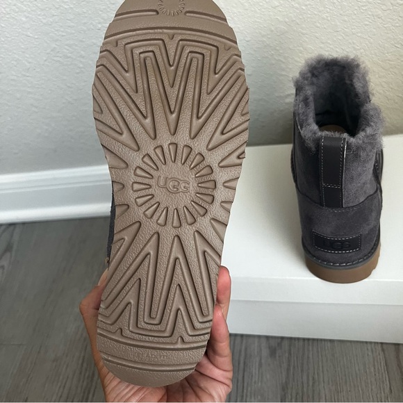 New UGG Classic Mini Suede Zip Boots SHADE Size 6 Waterproof - Picture 8 of 8